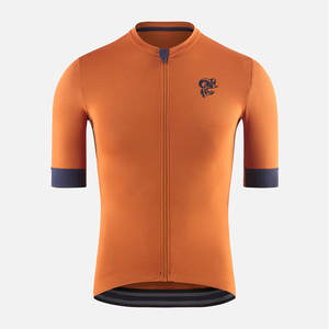 Maillot de cyclisme personnalisé haute performance en tissu respirant pour les professionnels, avec un design confortable et ajusté. - Product Image 1