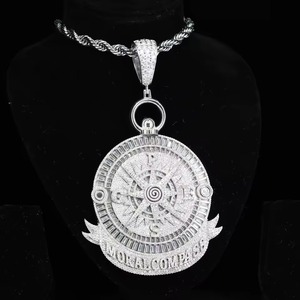 Collar con colgante de brújula moral para hombre, estilo hip hop, con moissanita talla baguette, plata 925 chapada en rodio, dijes temáticos para hombre - Product Image 1