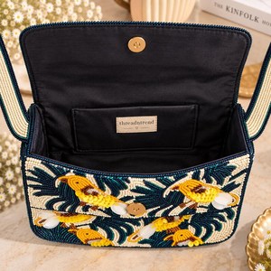 Sac à main brodé à la main Threadntrend ALI FASHION ART, lavable, en forme rectangulaire, motif oiseau et feuille, artisanat textile - Product Image 3