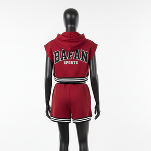 ชุดเซ็ตเสื้อครอปแขนกุดและกางเกงขาสั้นผ้าฝ้ายแท้ 100% สำหรับผู้หญิง ผ้าฝ้ายผสมโพลีเอสเตอร์เนื้อฟลีซพรีเมียม สีแดง แต่งแถบสีตัดกัน พร้อมสกรีนโลโก้ตามสั่ง - Product Image 5