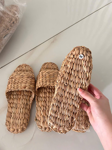 Pantoufles écologiques en jacinthe d'eau, faites à la main, tissées naturellement, pour la maison, l'hôtel, le spa, la station balnéaire, vente en gros au Vietnam - Product Image 2
