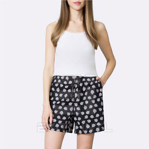 Shorts de Mujer con Estampado de Hojas Blancas y Negras, Sin Mangas, Casuales, para Verano, Corte Regular, Diseño con Bolsillos, Tejido de Poliéster Transpirable - Product Image 1