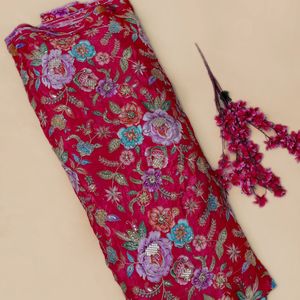 Robe de mariée ethnique indienne de luxe en tissu crêpe léger avec broderie florale rose fuchsia pour mariage/occasion spéciale - Product Image 5