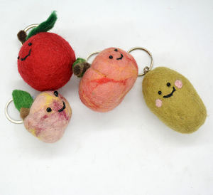 Porte-clés mignon en feutre de laine avec fruits mélangés |   Porte-clés en feutre fait main |   Porte-clés en feutre écologiques - Product Image 1