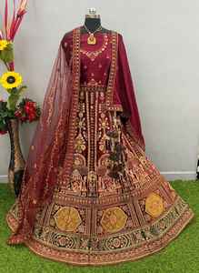 Tenue de mariée indienne en velours lourd, Lehenga Choli avec broderies de sequins et de Malti, et Dupatta en filet brodé de sequins. - Product Image 4