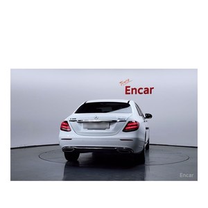 Mercedes-Benz Classe E E300 4MATIC Exclusive Juillet 2019 75 781 km Boîte de vitesses automatique Sièges en cuir Volant à gauche Caméra de recul - Product Image 4