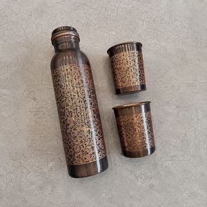 Botella de Agua de Cobre Pulido con Bandas en Relieve y Tapa de Rosca, Diseño Oriental Clásico, Reutilizable para el Hogar y Viajes - Product Image 1