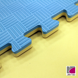 Tapis à motif quadrillé déroulable 100x100cm 40-50D pour la lutte, le grappling et les exercices intensifs - Product Image 2