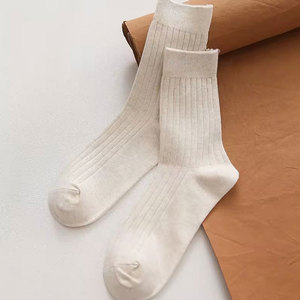 Chaussettes décontractées pour tous les jours, tissu doux au toucher, design confortable, adaptées pour le bureau, la maison et les voyages - Product Image 3