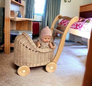 Corralito de Mimbre Creativo para Muñecas, Porta Muñecas para Niños, Diseño Escandinavo, Duradero, Fácil de Montar, Embalaje Estándar - Product Image 3