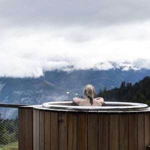 Escalera de Lujo de 220 cm con Cubierta de Madera de Cedro Rojo y Acero Inoxidable 304, Magnífica para Exteriores, Hoteles, Resorts y Villas Privadas - Product Image 5