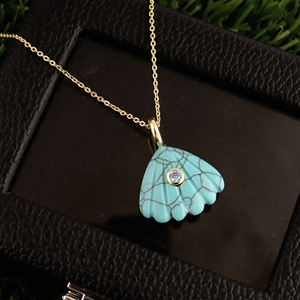 Collar con colgante de concha tallada a mano en howlita azul turquesa, chapado en oro de 18k, estilo playero, para mujer. - Product Image 3