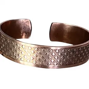 Elegant Embossed Diamond <b>Grid</b> Pattern Finish Copper Bracelet Fashionable <b>Metal</b> Jewelry Exquisite Design - Product Image 5