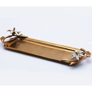 Plateau de service rond en acier inoxydable martelé avec accents floraux pour la restauration, par Amson Brass Suppliers - Product Image 4