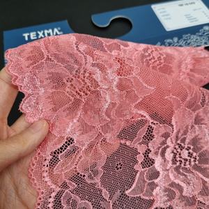 Encaje Elástico con Diseño Floral y Borde Festoneado de 16.5 cm de Ancho para Lencería, Vestidos y Decoración Nupcial - Product Image 5