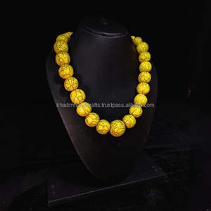 Collier réglable en résine pour l'année de naissance pour les femmes Style artificiel élégant avec pendentif de serrure et coordonner la conception du modèle à la mode - Product Image 1