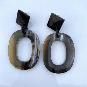 Boucles d'oreilles pendantes en corne de buffle, faites à la main, écologiques, légères, bijoux de mode pour femmes - Product Image 5