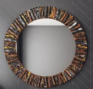 Espejo de Estilo Veneciano Clásico con Elementos de Vidrio Biselado Hechos a Mano y Detalles Decorativos Sofisticados - Product Image 1
