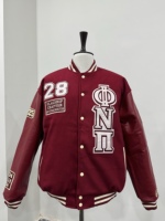 Veste universitaire en laine marron sur mesure |   Veste de baseball OEM à col mandarin brodée et patchwork |   Marque privée unisexe hiver