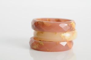 Anillo de Resina Hecho a Mano con Técnica de Fundición, Joyería para el Día de San Valentín por H a CRAFT - Product Image 2