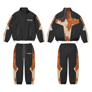 Ensemble de survêtement vintage personnalisé à motif vache pour homme, streetwear, veste coupe-vent violette et pantalon de survêtement, ensemble deux pièces, vente en gros d'usine OEM - Product Image 2
