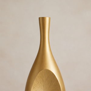 Impresionante Florero de Metal Dorado con un Centro Ovalado con Textura de Rayos de Sol y una Forma Moderna y Elegante para una Decoración del Hogar Sofisticada - Product Image 5