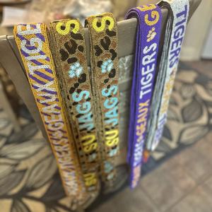 สายสะพายไหล่ปักลาย SOONER CRYSTAL CRAFT สำหรับวันแข่งขันกีฬา ทำมือ ตกแต่งด้วยลูกปัด เพิ่มความโดดเด่นให้กระเป๋า - Product Image 5