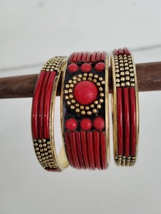Conjunto de Brazaletes de Esmalte Rojo, Brazaletes con Dijes de Metal en Tono Dorado, Estilo Vintage, Joyería para Mujer, Regalo, para Fiestas - Product Image 1