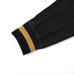 เสื้อแจ็คเก็ตบอมเบอร์แบบซิปเต็มตัว สีดำ-เหลือง รุ่นอัลฟ่า น้ำหนักเบา สไตล์วาร์ซิตี้ กันลม พิมพ์ลาย ไซส์พลัส คอตั้ง แขนเสื้อแบบริบ - Product Image 3