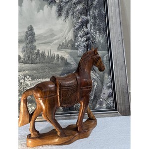 Figura de Caballo Tallada a Mano en Madera de Sheesham - Arte Ecuestre (Venta al Por Mayor) - Product Image 3