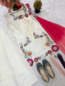 Ensemble prêt-à-porter entièrement cousu avec haut en soie de verre romain brodé de perles et de motifs, bas Sharara et dupatta - Product Image 6