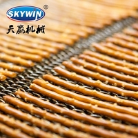 Automatische nieuwe biscuit-extruderinglijn voor stick-vormige producten, zoals chocolade gevulde Pocky's en pretzels.