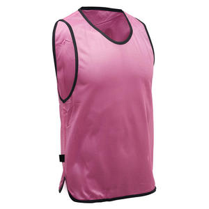 Chalecos de entrenamiento de malla transpirables y ligeros para verano, corte automatizado, venta al por mayor para fútbol y entrenamiento deportivo. - Product Image 4
