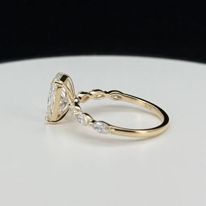 Bague de fiançailles de luxe en diamant de laboratoire taille coussin, couleur DEF, avec certification IGI, bijoux de mariée en argent - Product Image 2