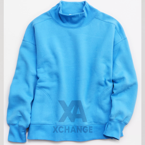 Sudadera Varsity Personalizada para Mujer, Cuello Alto, Estilo Holgado, con Bordado de Logotipo Frontal y Diseño Gráfico con Letras - Product Image 1