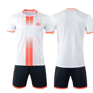 Tenue de football avancée conçue pour une participation active et le développement sportif - Product Image 2