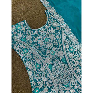 Conjunto de Traje de Fiesta de Chifón con Bordado y Pedrería Hechos a Mano - Product Image 5