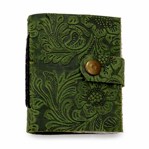 Carnet en cuir miniature fait main à motifs floraux - Carnet de poche vert vintage avec motif floral en relief et papier à bords festonnés - Product Image 1