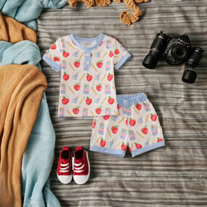 Adorable ensemble moderne de vêtements pour enfants et garçons en spandex/polyester avec impression crayon pour les journées ensoleillées et les aventures de tous les jours - Product Image 5