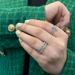 แหวนเพชรทรงเอเมอรัลด์คัท 9 กะรัต ดีไซน์ Eternity Band สำหรับผู้หญิง แหวนหมั้นคลาสสิก เพชรเลี้ยงในห้องปฏิบัติการ ให้ลุคหรูหรา เหมาะสำหรับงานแต่งงานและหมั้น - Product Image 4