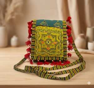 Bolso Bandolera Boho de Algodón Bordado con Patrón Geométrico Multicolor y Borlas, Estilo Banjara Royal Heritage - Product Image 3