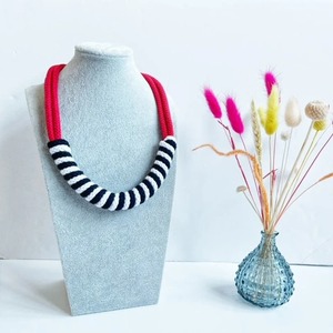 Collar de Tela con Colgante de Resina de Alta Calidad, Joyería Moderna para Mujer a Precio Accesible - Product Image 2