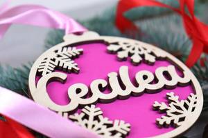 Adorno Navideño Colgante de Madera Hecho a Mano con Opción de Grabado Personalizado - Product Image 4