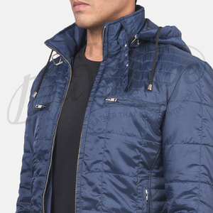 Veste d'hiver matelassée bleu marine pour homme, coupe ajustée, à capuche, chaude, rembourrée, décontractée, style matelassé à bulles. - Product Image 3