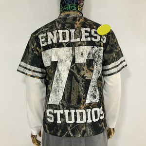 Camiseta de Manga Corta con Camuflaje Endless Studios para Hombre, Estilo Urbano, Cuello Redondo, Estampado, Corte Regular, Ribete en Contraste - Product Image 2