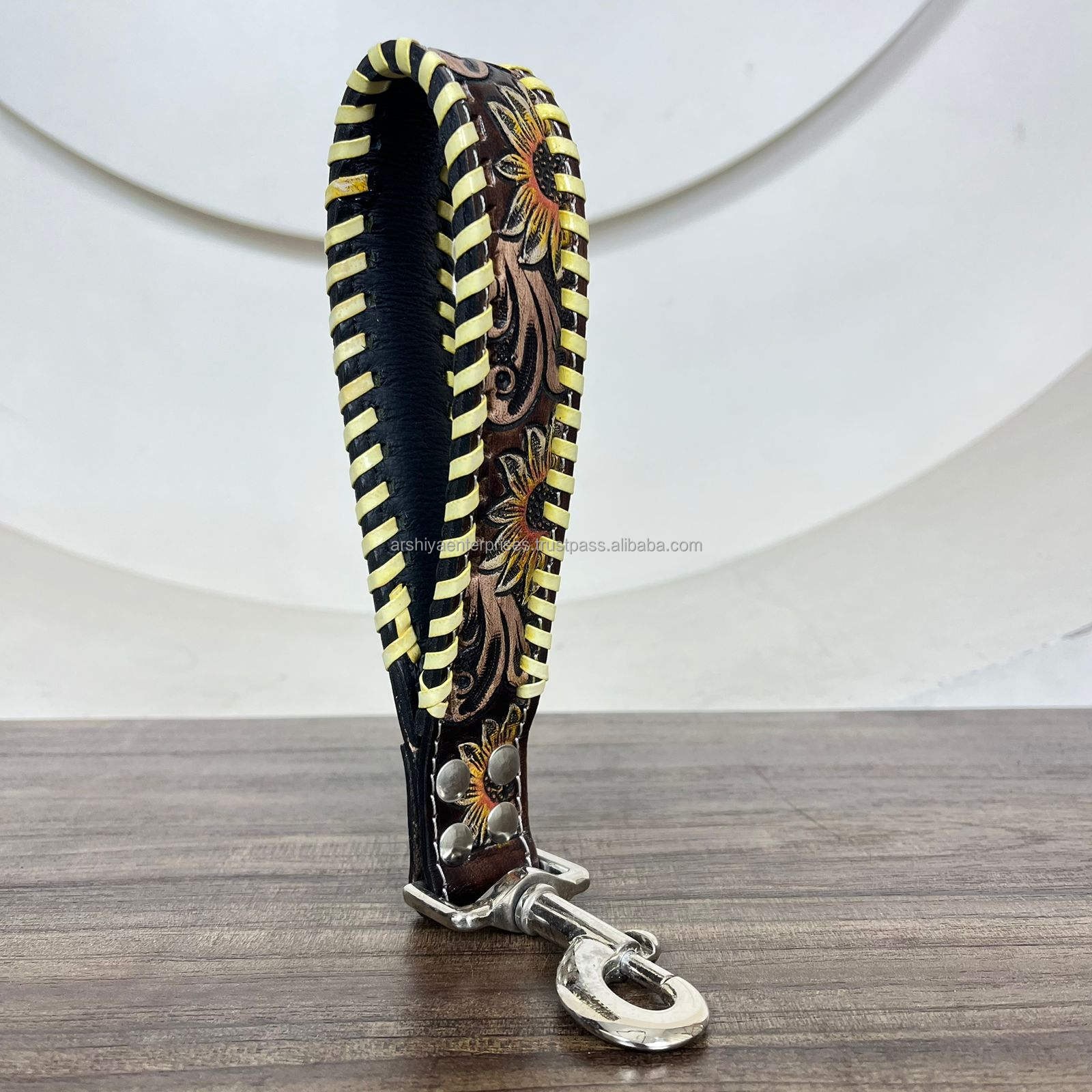 สีน้ำตาล