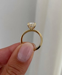 Anillo de Compromiso Solitario con Diamante Cultivado en Laboratorio de Corte Ovalado de 3 Quilates, Anillo con Halo Oculto de Diamante Ovalado Certificado por IGI - Product Image 4