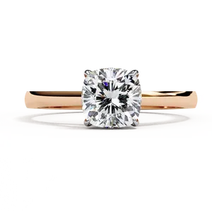 Bague solitaire en diamant de laboratoire taille coussin 1,5 ct, sertie à quatre griffes souples, tige fine polie, bijoux de mariée vintage - Product Image 1