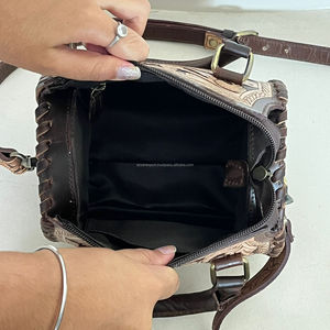 Ensemble de 2 sacs à main en cuir véritable entièrement travaillés à la main, design floral vintage, fermeture éclair, sac bandoulière et sac Speedy pour femme - Product Image 6