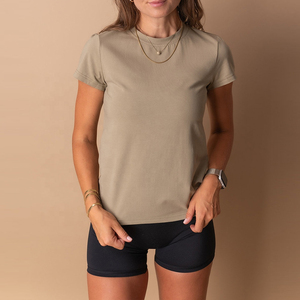 T-shirt pour femme à col rond, manches courtes, couleur unie, coupe classique, tissu jersey décontracté, respirant, à porter toute l'année - Product Image 1